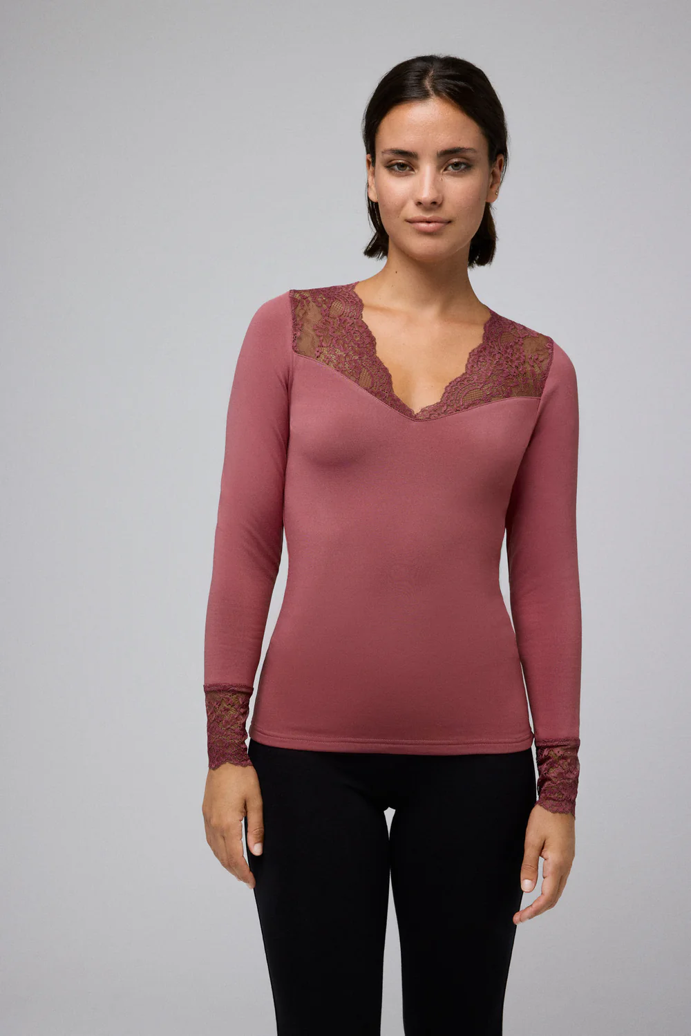 Camisola térmica manga longa com detalhe de renda