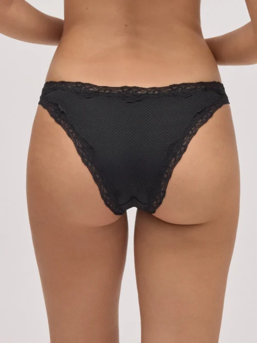 Cueca brasileira em renda