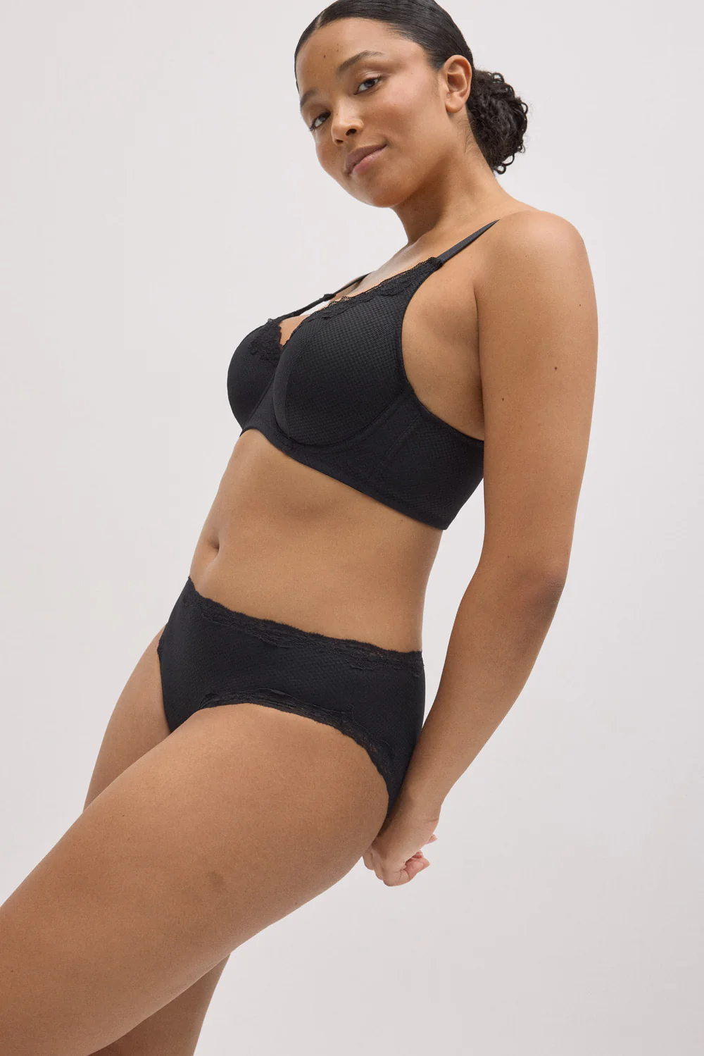 Cueca midi com renda - Image 4